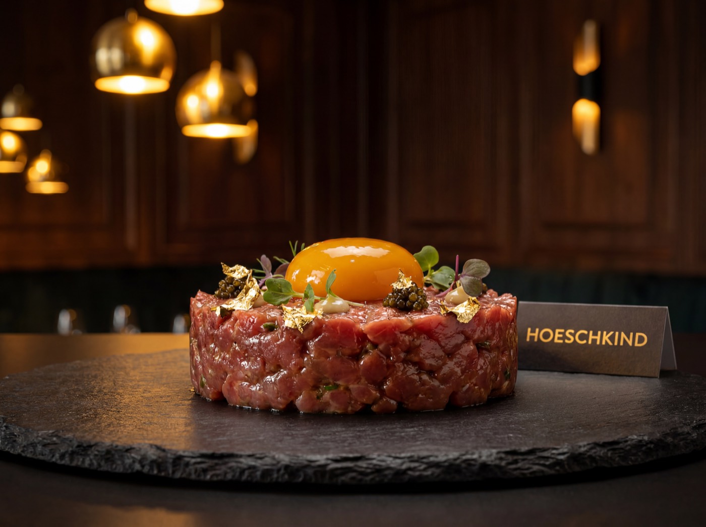 Beef-Tatar mit Eigelb, Kaviar und Goldflocken im Hoeschkind Dortmund